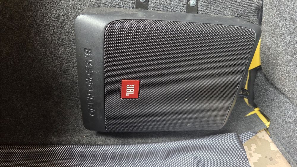 Сабвуфер JBL Basspro nano