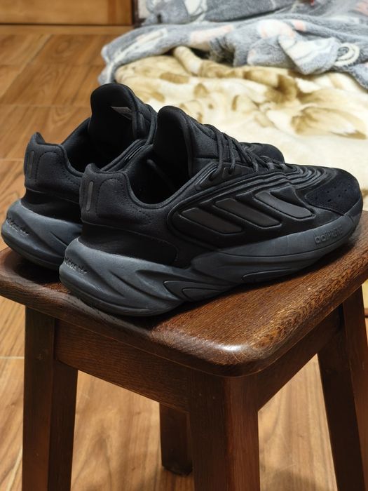 Кросівки Adidas Ozelia 45р