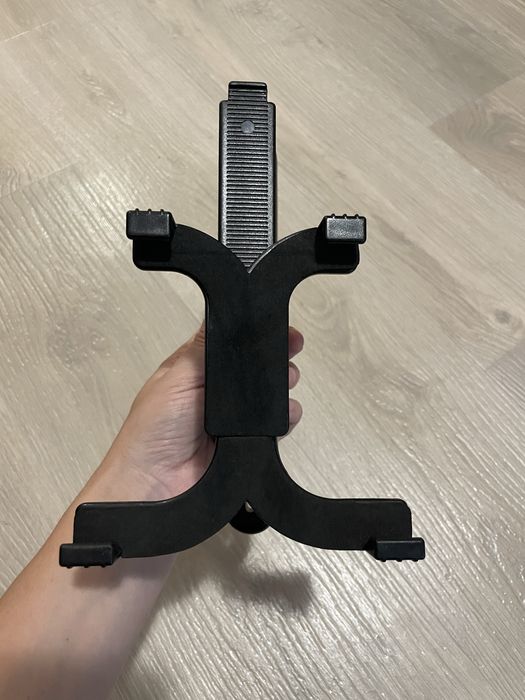 Автомобільний тримач для планшета