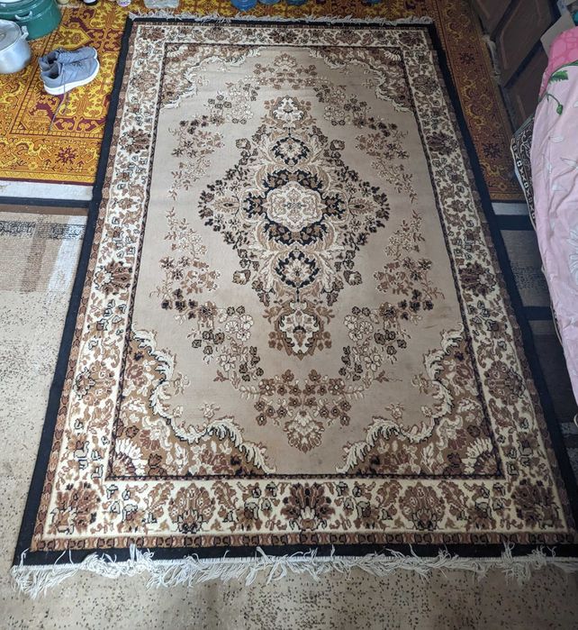 Продам ковер хорошее состоянее