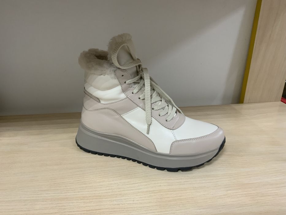 Женские зимние кроссовки кеды