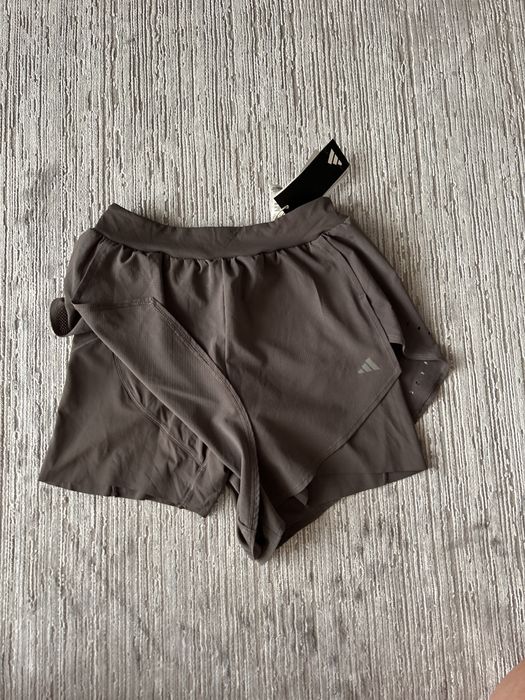 Жіночі спортивні шорти adidas