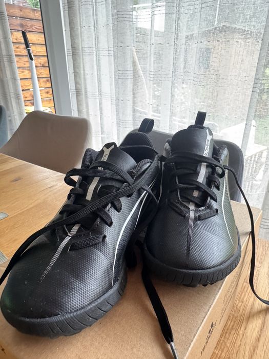 Buty pilkarskie na murawę  Puma r.32