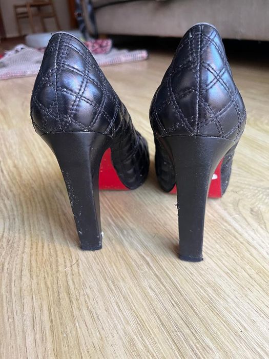 Sapatos pretos salto alto, tamanho 39