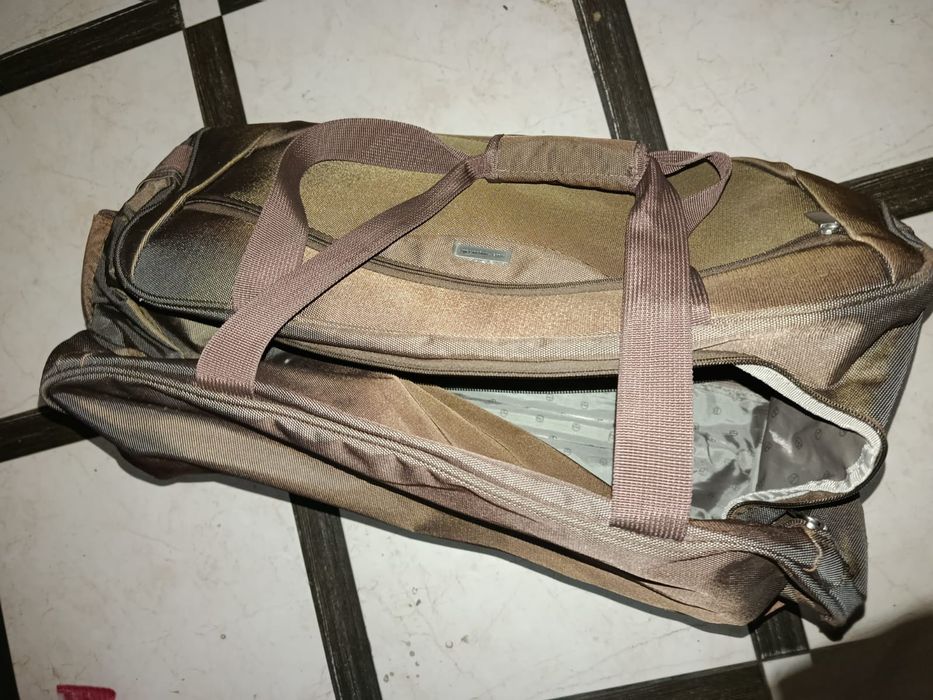 Дорожня сумка на колесах зручна