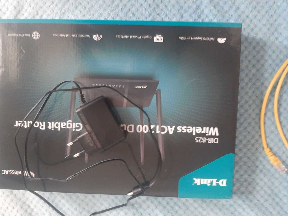 router D-Link DIR-825