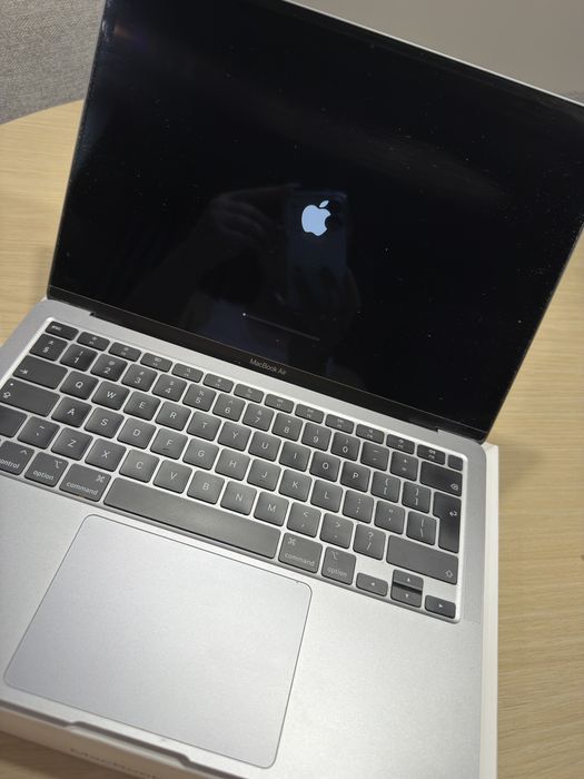 MacBookAir (13-calowy, 2020 rok)