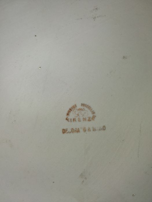 Conjunto de porcelana. Marca Firenz, pintado à mão com fio de ouro