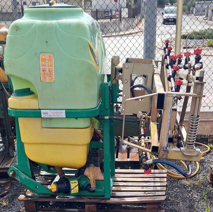 Pulverizador usado rocha 400 litros