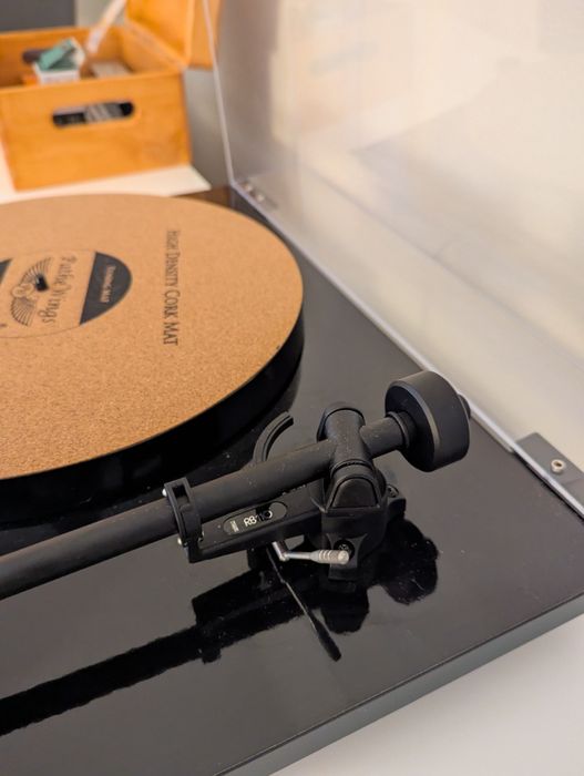 Gira discos Rega P1 com Nagaoka MP110