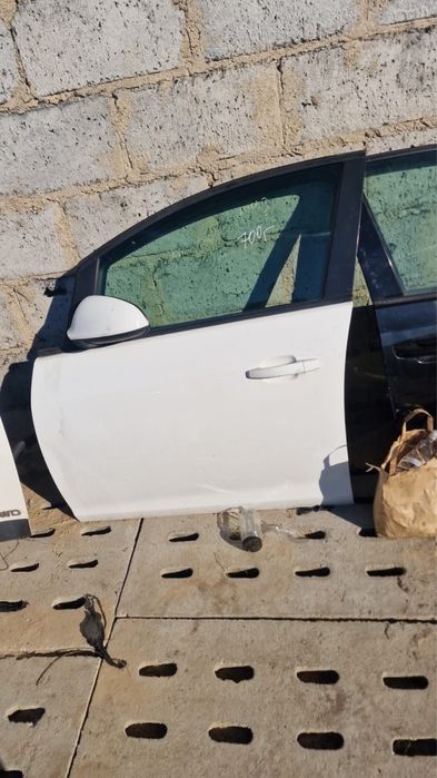 Opel astra j drzwi lewe przednie y40r