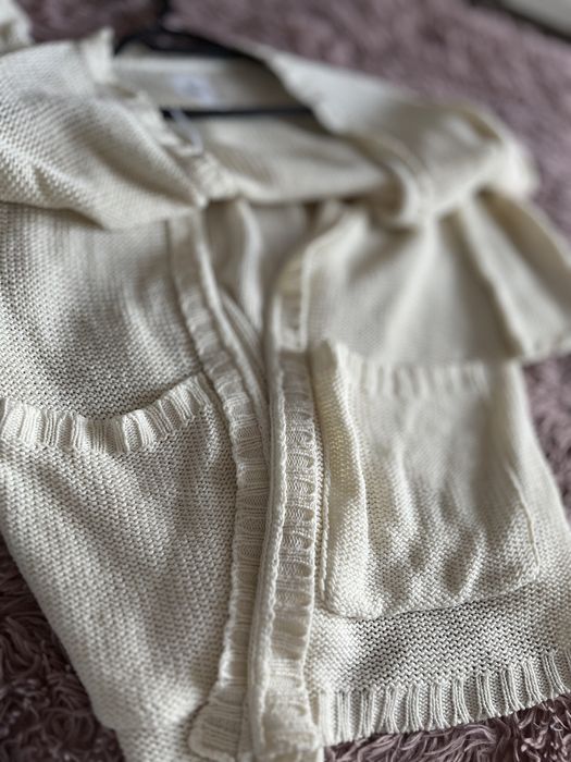 Kremowy sweter z kieszeniami beżowy ecru