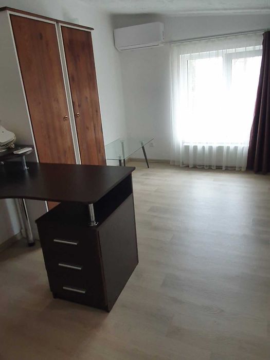 Здам будинок 2 поверхи ,80 м 3 Слобідська,є заїзд