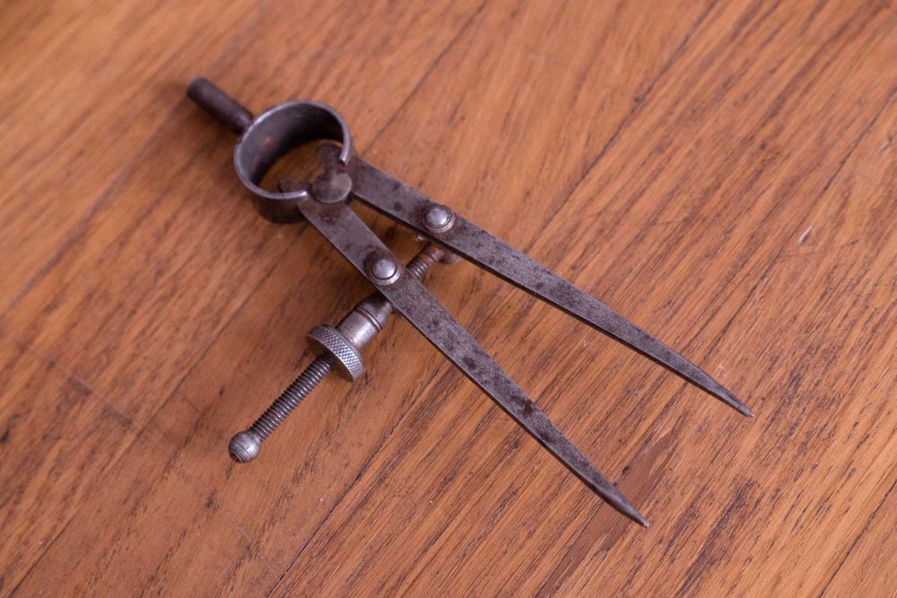 Zabytkowe narzędzia 1950: cyrkiel i mini piła Eclipse No 12