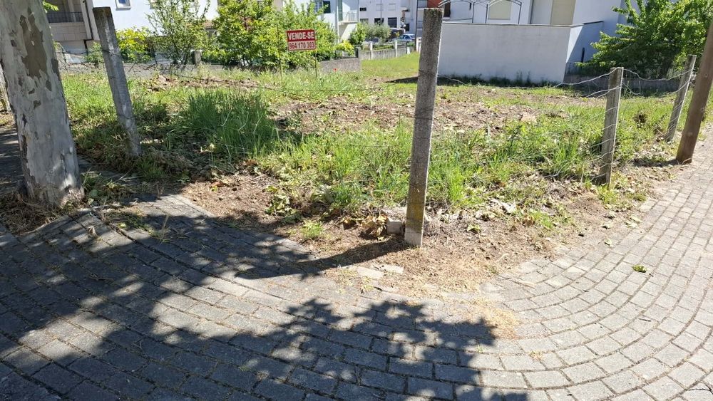 Vende-se Terreno, com 420 m2, em loteamento,  para construção de vivenda