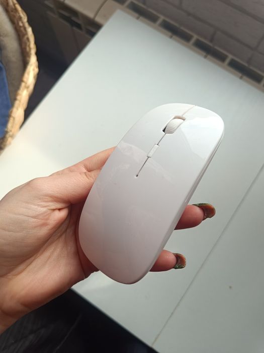 Myszka do komputera laptopa bezprzewodowa na baterie biała