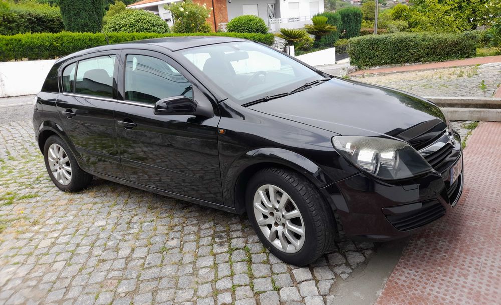 Opel Astra 1.3CDTI Elegance