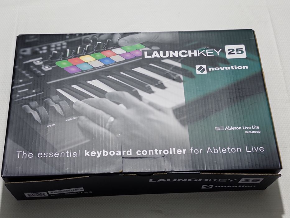 Launchkey 25 MK2 MIDI Keyboard64284945202562124