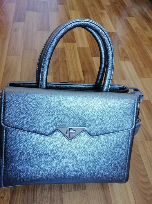 Сумка сірого кольору із сріблястим відтінком