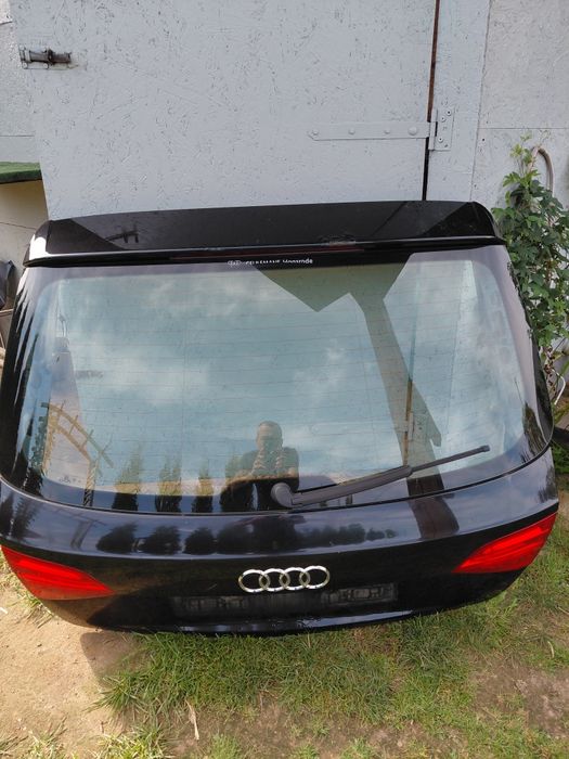 Audi a4b8 ,klapa ,LZ9Y