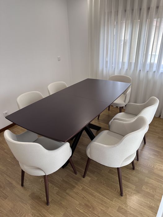 Conjunto Mesa de Jantar Extensível + 6 Cadeiras