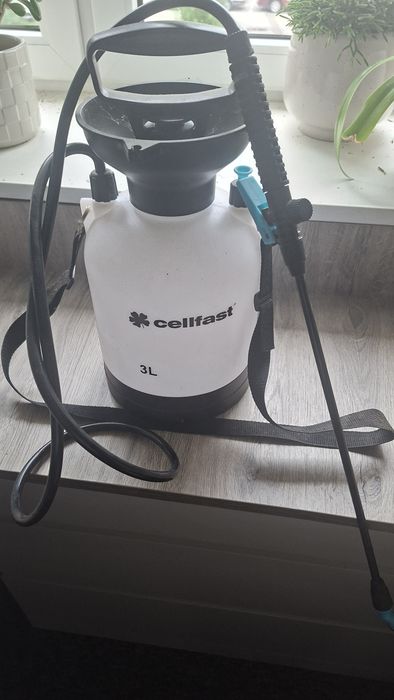Opryskiwacz ciśnieniowy ręczny 3L Cellfast z lancą