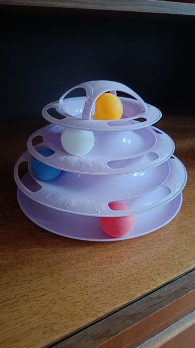 Пірамідка для котів