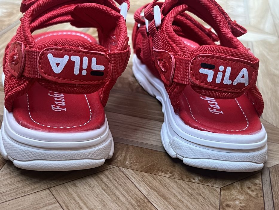 Нові босоніжки на дівчинку Fila 28 розмір