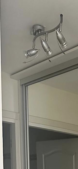 Żyrandol lampa kinkiet w kolorze srebrnym różne rodzaje