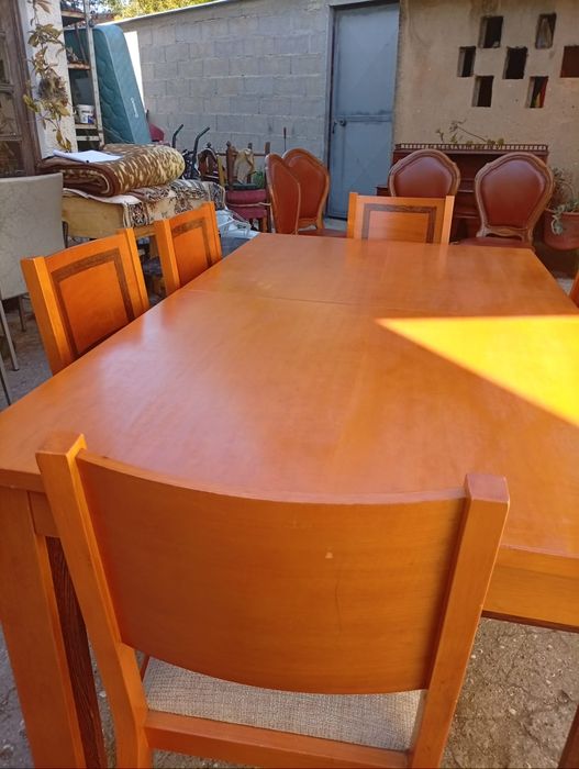 Imponente mesa jantar com cadeiras