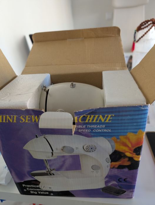 Mini maquina de costura