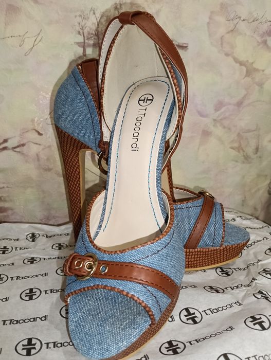 Женские босоножки T.Taccardi