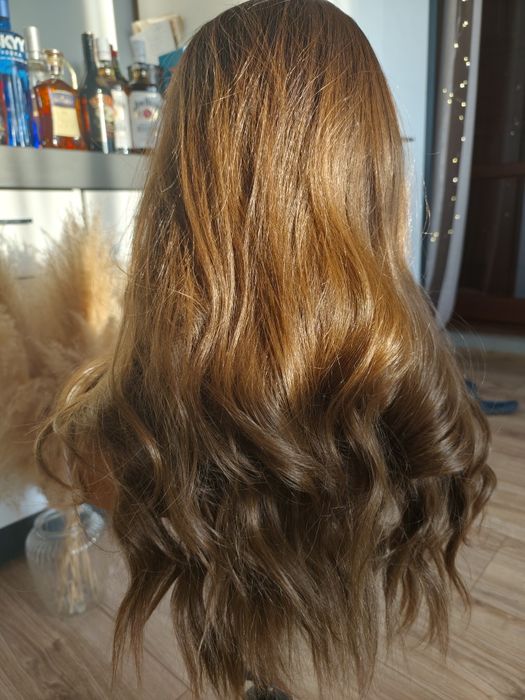 Nowa peruka od Poliné Lumiére , długa brązowa , szatynka