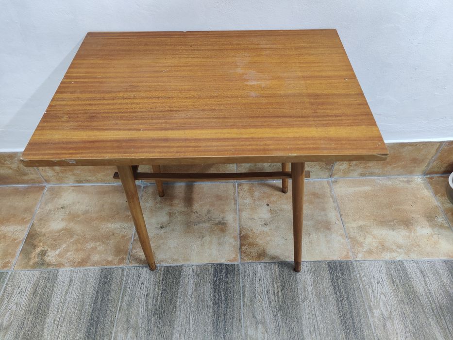 Журнальний столик