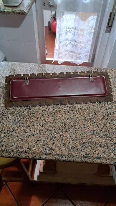 Vendo esse cabide en couro de parede antiga
