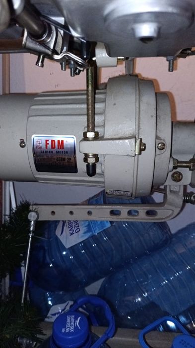 Промислова швейна машинка.