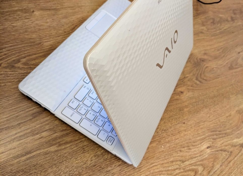 Ноутбук Sony VAIO PCG-71D14V: 15.6 FullHD/i5-2450m/8GB/128GB SSD