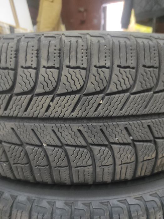 Продам зимову гуму MICHELIN 215/65 R16