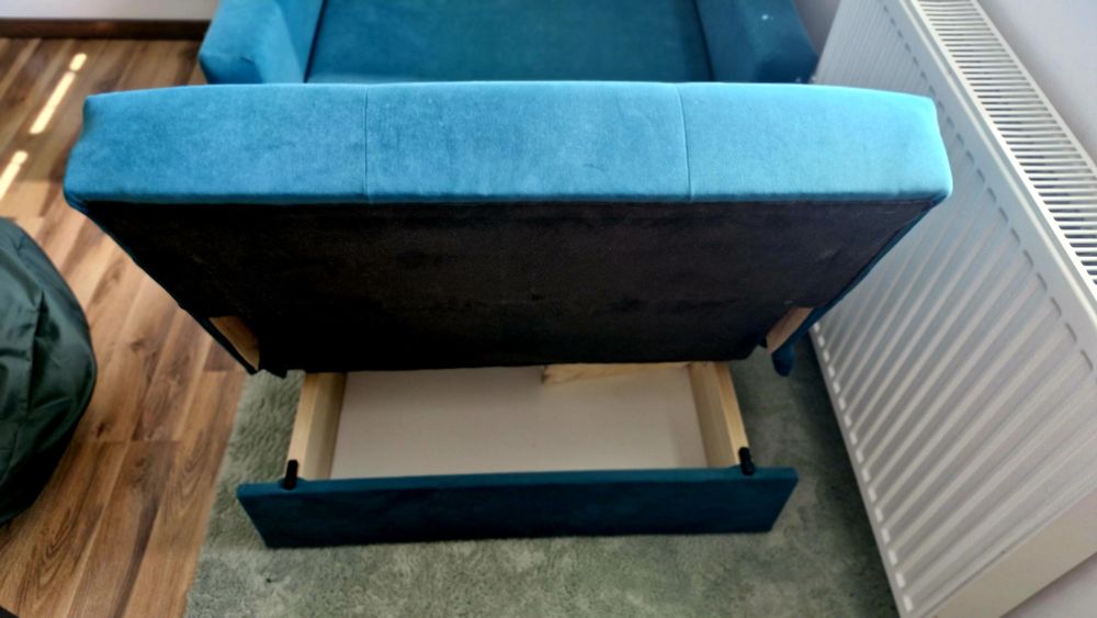 Mała, rozkładana sofa