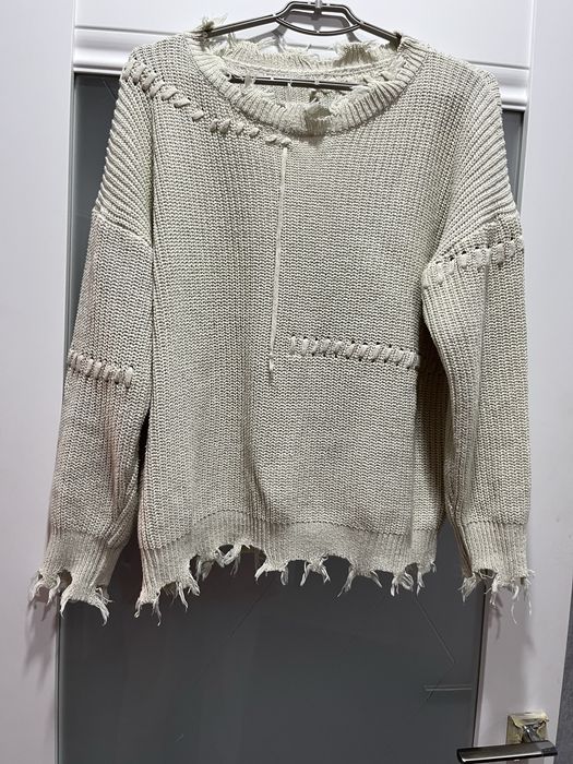 Вʼязані кофти молочного кольору