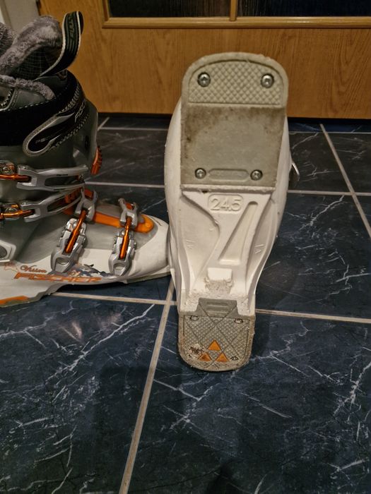 Лижі і боти Fischer