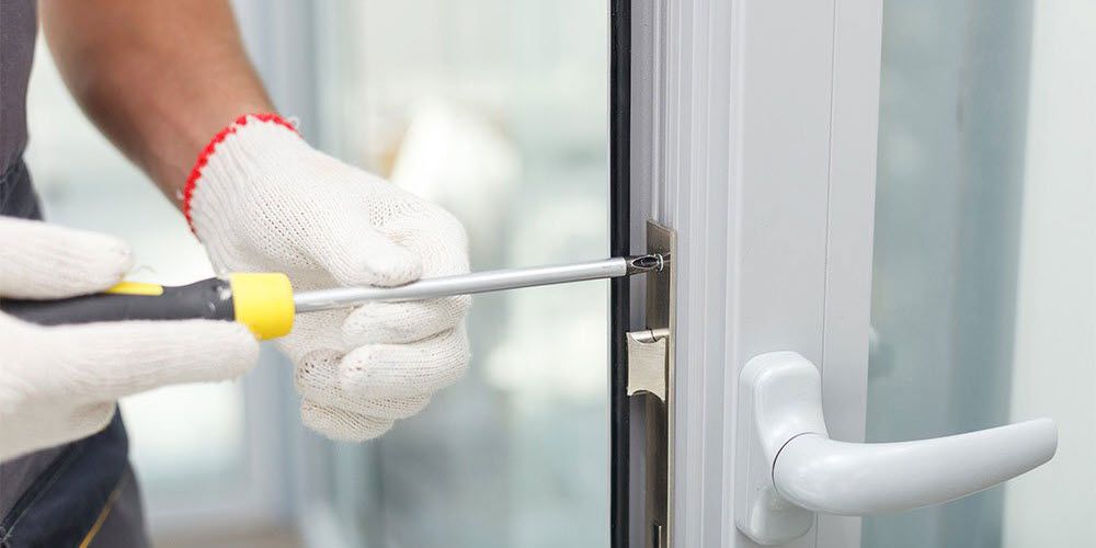 Ремонт та регулювання вікон і дверей