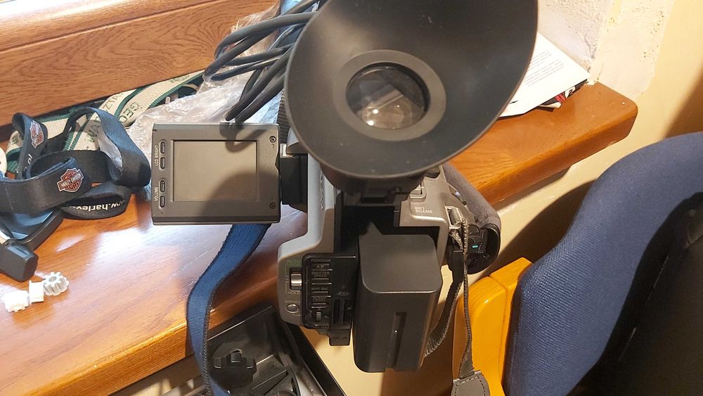 Kamera SONY handycam DCR VX2100E PAL ze stojakiem