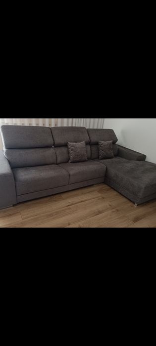 Sofá com chaise longe