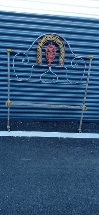 Cabeceira de cama antiga