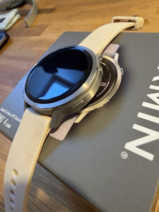 Garmin venu 4 41mm Srebrny na gawarancji do 11.2027 plus dodatki