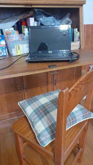 Escrevaninha com otima arrumação