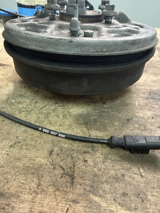 Par Cubos / Espelhos Travão Traseiro Completo Citroen C1 / Peugeot 107 / Toyota Aygo