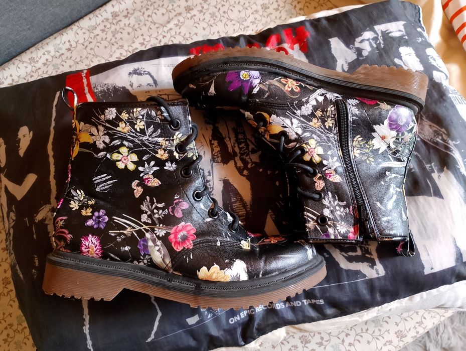 Glany styl dr.martens damskie/dziewczęce Primark kolorowe rozmiar 37