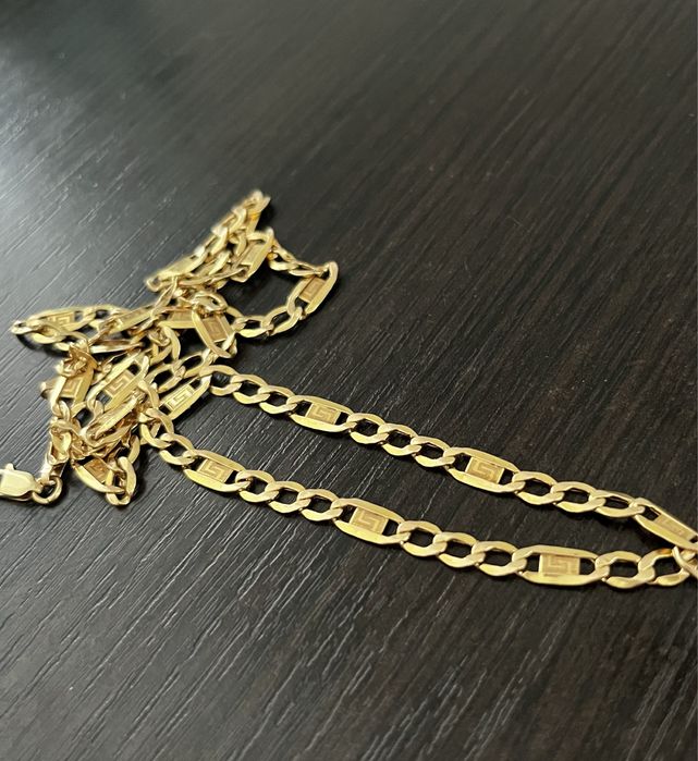 Złoty łańcuszek z krzyżykiem